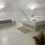 Petuna Cave Aparthotel Fira (Santorini)