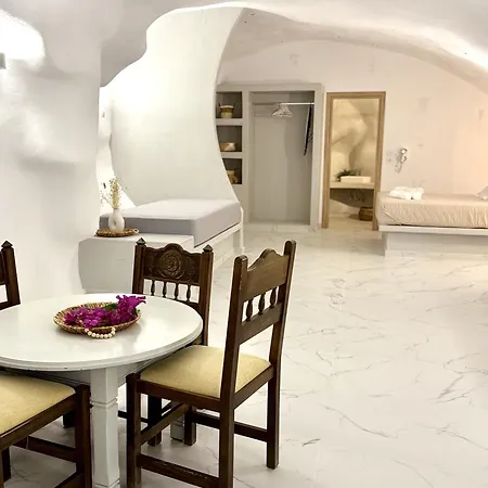 Petuna Cave Fira (Santorini)