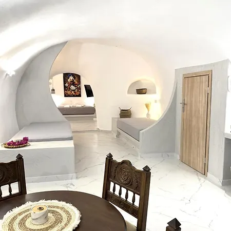 Petuna Cave Fira (Santorini)