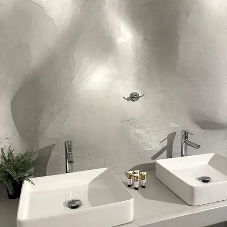 Petuna Cave Aparthotel Fira (Santorini)