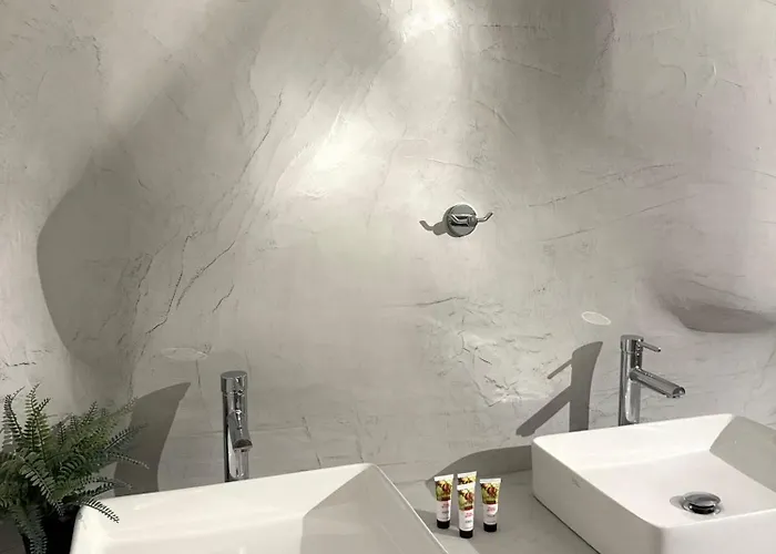 Petuna Cave Aparthotel Fira (Santorini)